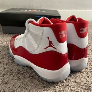 Jordan 11 "Cherry" size 13